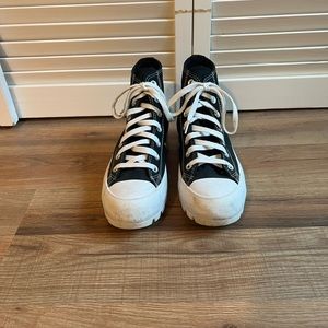 Unisex Black and White Chuck Taylor All Star Lugged Sneaker - W 7, Men 5.5-